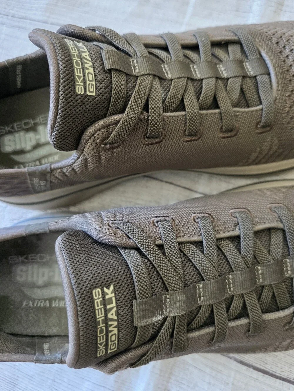 Skechers Men Size 11.5 Go Walk Slip In Arch Fit Extra Wide Taupe Comfort Sneaker